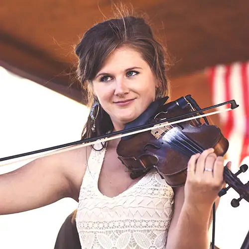 Cayley Schmid playing a fiddle